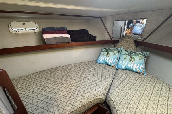 V berth