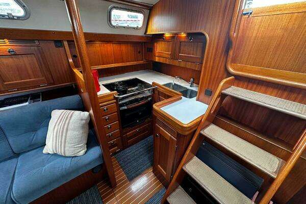 Hallberg-Rassy 42 Yacht For Sale