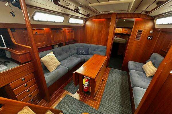 Hallberg-Rassy 42 Yacht For Sale
