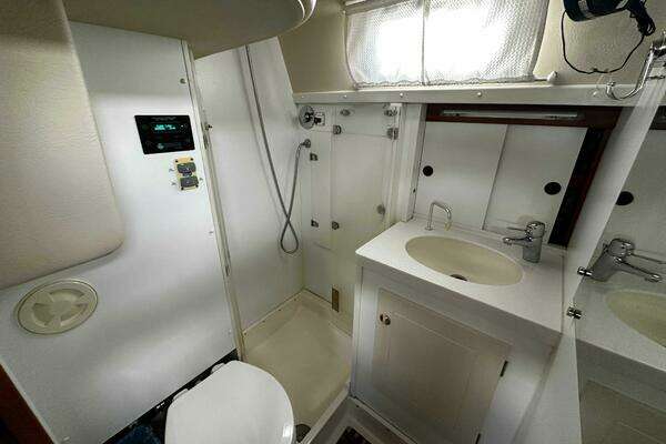 Hallberg-Rassy 42 Yacht For Sale