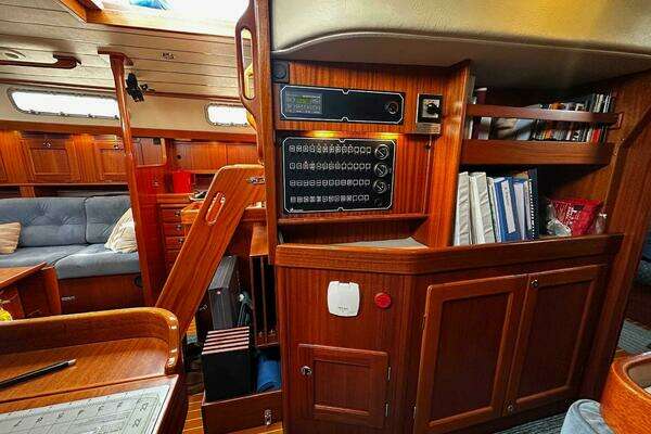 Hallberg-Rassy 42 Yacht For Sale