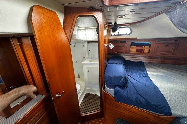 Hallberg-Rassy 42 Yacht For Sale