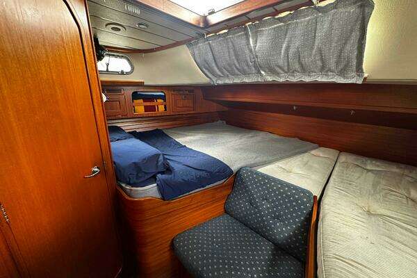 Hallberg-Rassy 42 Yacht For Sale