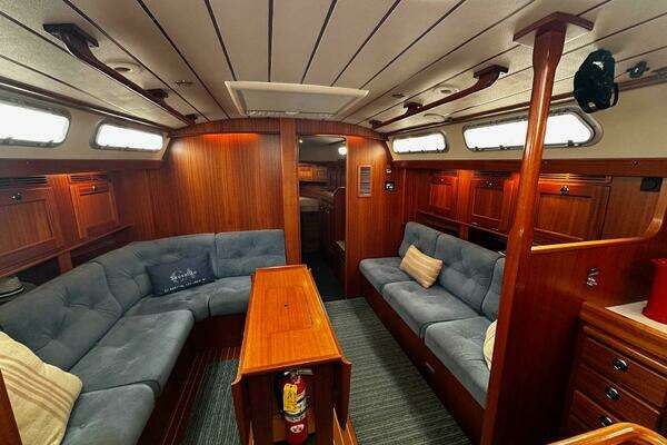 Hallberg-Rassy 42 Yacht For Sale