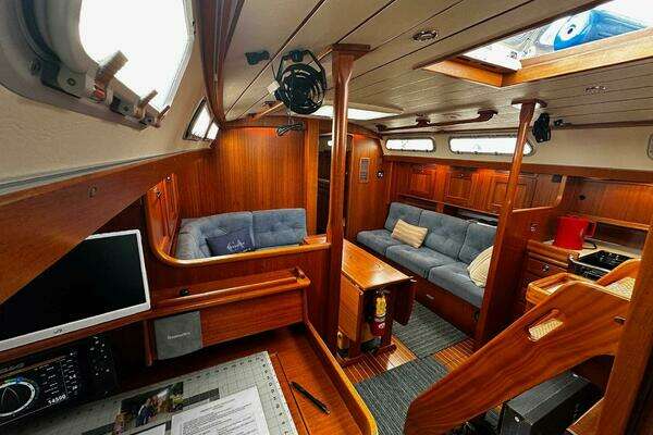Hallberg-Rassy 42 Yacht For Sale