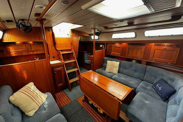 Hallberg-Rassy 42 Yacht For Sale