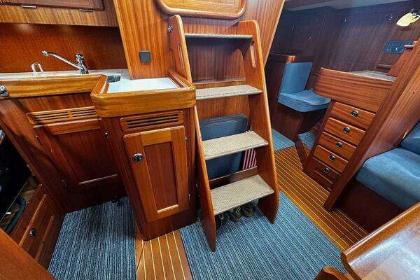 Hallberg-Rassy 42 Yacht For Sale