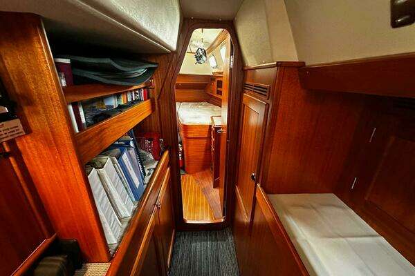 Hallberg-Rassy 42 Yacht For Sale