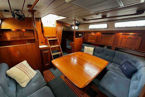 Hallberg-Rassy 42 Yacht For Sale