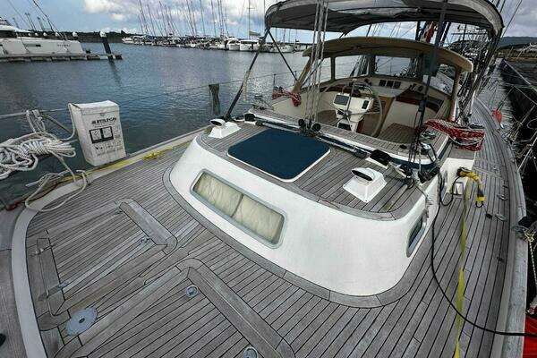 Hallberg-Rassy 42 Yacht For Sale