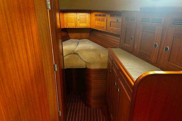 Hallberg-Rassy 42 Yacht For Sale