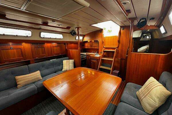 Hallberg-Rassy 42 Yacht For Sale