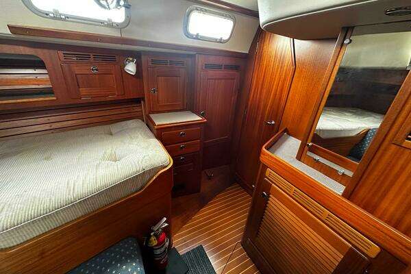 Hallberg-Rassy 42 Yacht For Sale