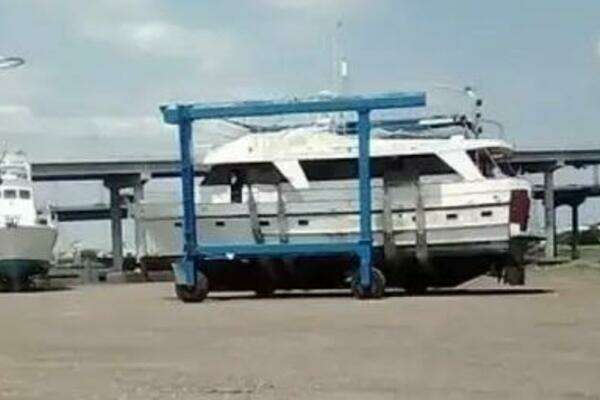 Photo of the 1983 Sea Ranger MKII Pilothouse Flybridge Trawler