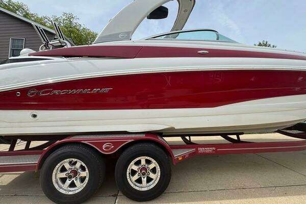 Photo of the 2015 Crownline 285 SS