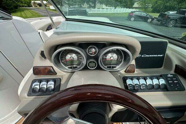 Photo of the 2015 Crownline 285 SS