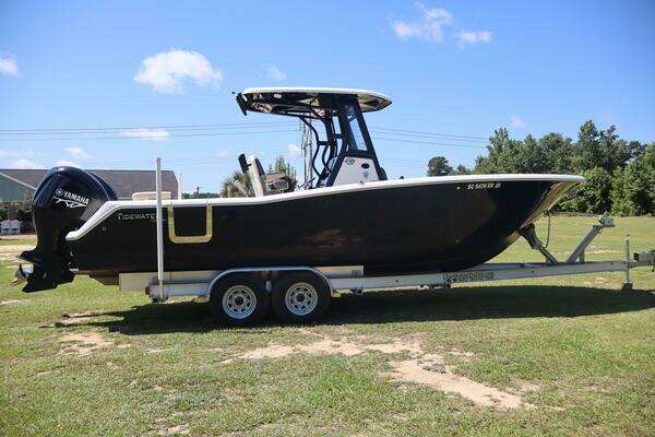 Photo of the 2022 Tidewater 272LXF