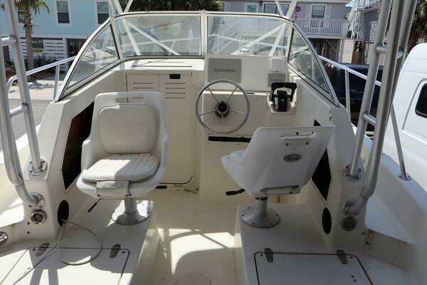 Photo of the 2005 Sea Boss 235 Walkaround