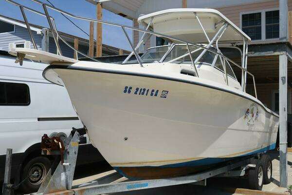 Photo of the 2005 Sea Boss 235 Walkaround