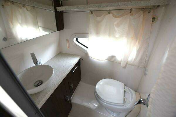 Regal 33XO Yacht For Sale