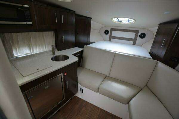 Regal 33XO Yacht For Sale