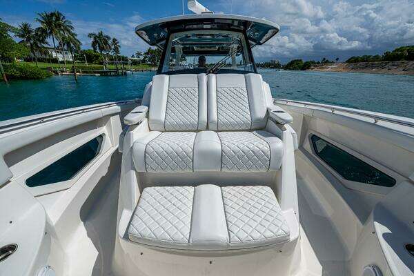 Pursuit 378 Yacht For Sale
