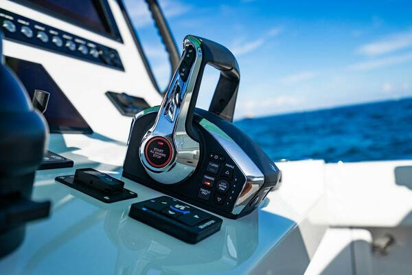 34ft Reef Runner Yacht For Sale