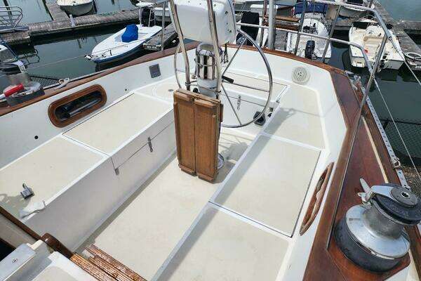 Photo of the 1985 Bristol 38.8 "Archipelago"