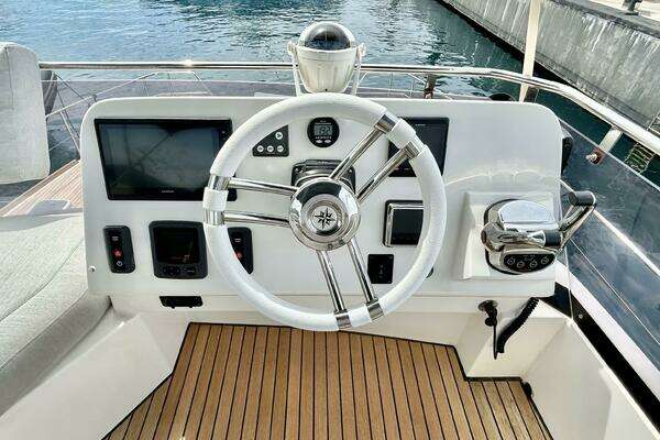 Aventura Power 10 Yacht For Sale