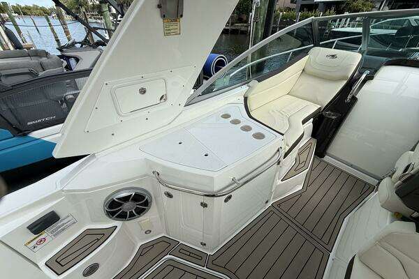 Monterey 355 Super Yacht Yacht For Sale