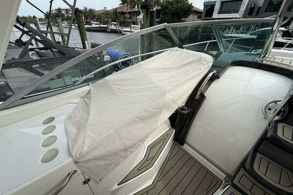 Monterey 355 Super Yacht Yacht For Sale