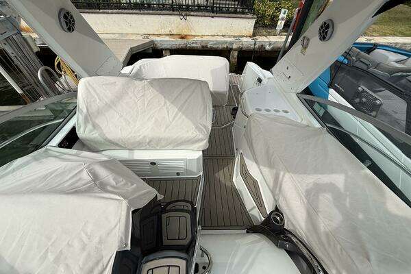 Monterey 355 Super Yacht Yacht For Sale