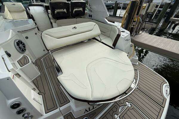 Monterey 355 Super Yacht Yacht For Sale