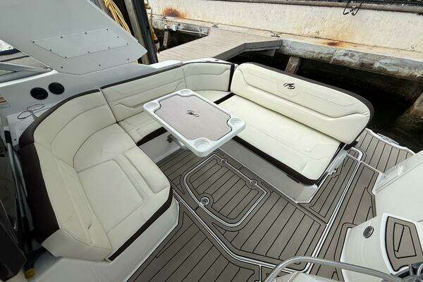 Monterey 355 Super Yacht Yacht For Sale