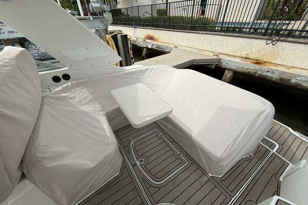 Monterey 355 Super Yacht Yacht For Sale