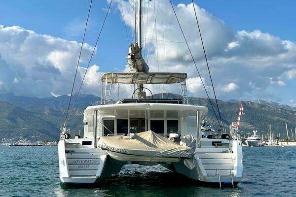 Lagoon 52F Yacht For Sale