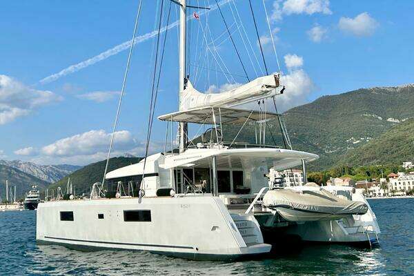 Lagoon 52F Yacht For Sale