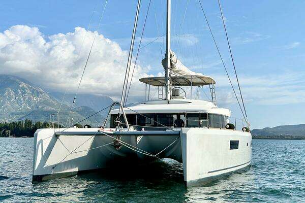 Lagoon 52F Yacht For Sale