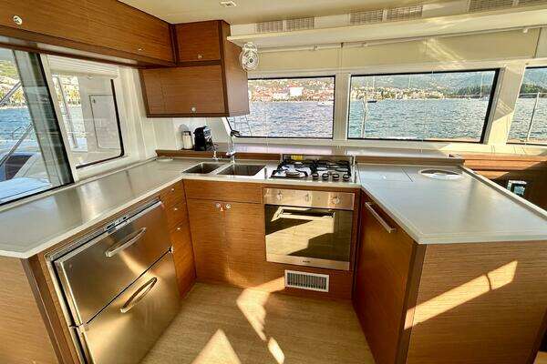 Lagoon 52F Yacht For Sale