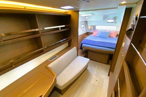 Lagoon 42 Yacht For Sale