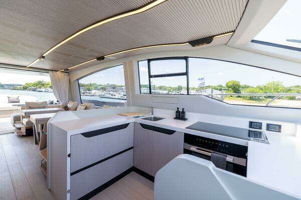 Azimut S7 Yacht For Sale