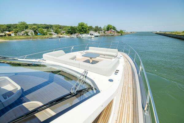 Azimut S7 Yacht For Sale