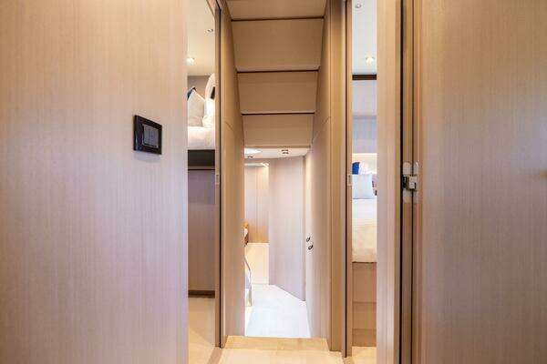 Azimut S7 Yacht For Sale