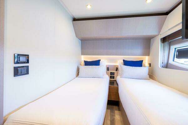 Azimut S7 Yacht For Sale