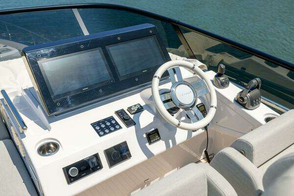 Azimut S7 Yacht For Sale