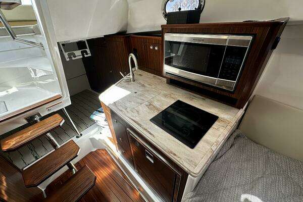 Pursuit OS325 Offshore Yacht For Sale
