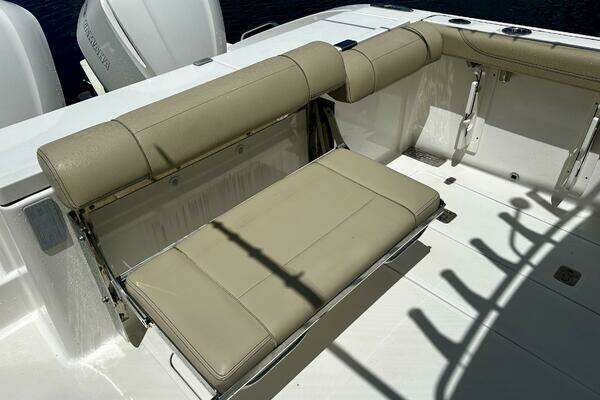Pursuit OS325 Offshore Yacht For Sale