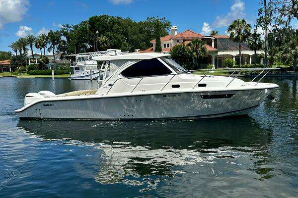 Pursuit OS325 Offshore Yacht For Sale