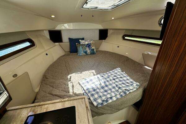 Pursuit OS325 Offshore Yacht For Sale