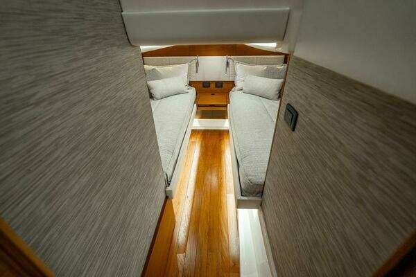 Tiara Yachts 48 LS Yacht For Sale